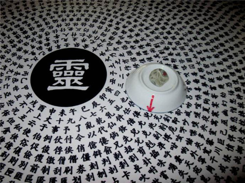 碟仙是什么，真的會(huì )死人嗎？說(shuō)幾件真實(shí)的碟仙靈異事件